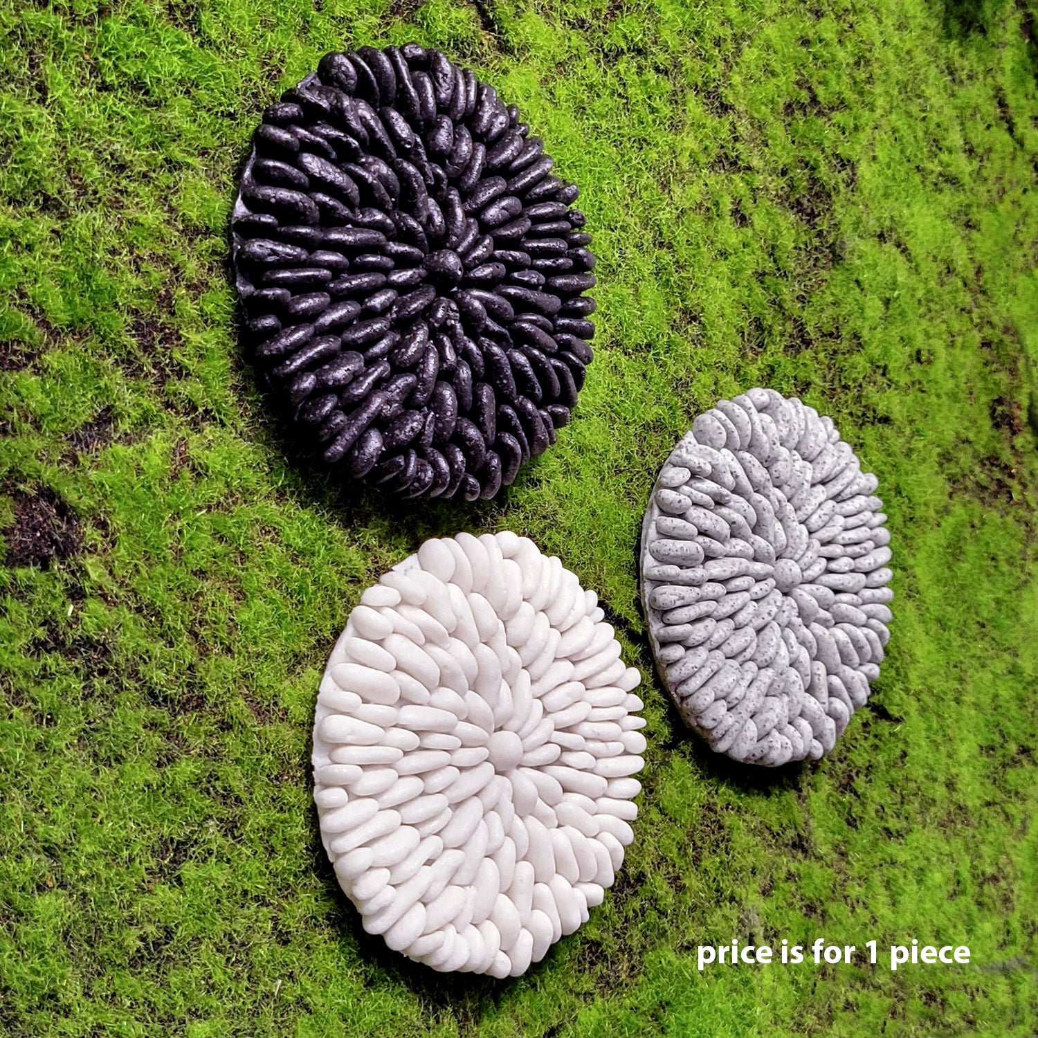 River Rock 6.75"D Wall Medallion, Polished Black