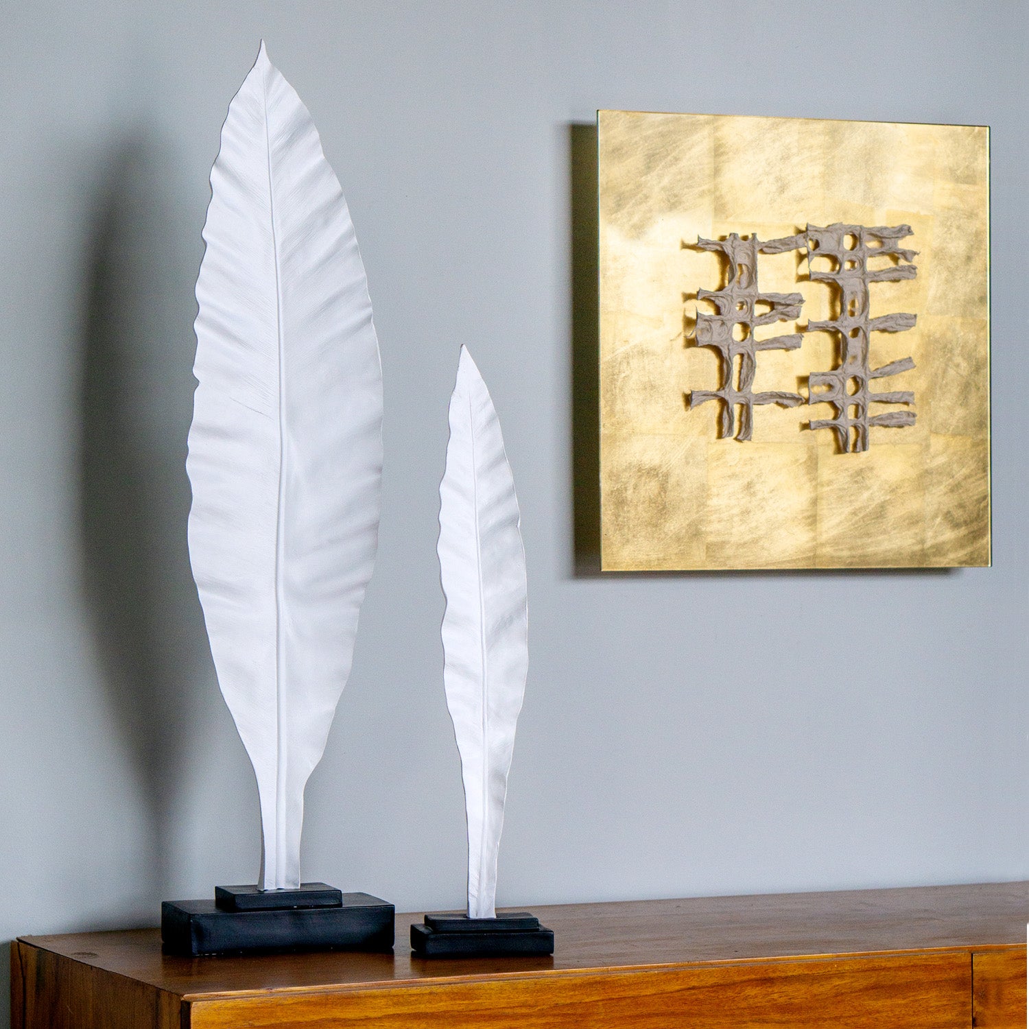 Leaf Sculpture 21.75"H, White (additional freight required)